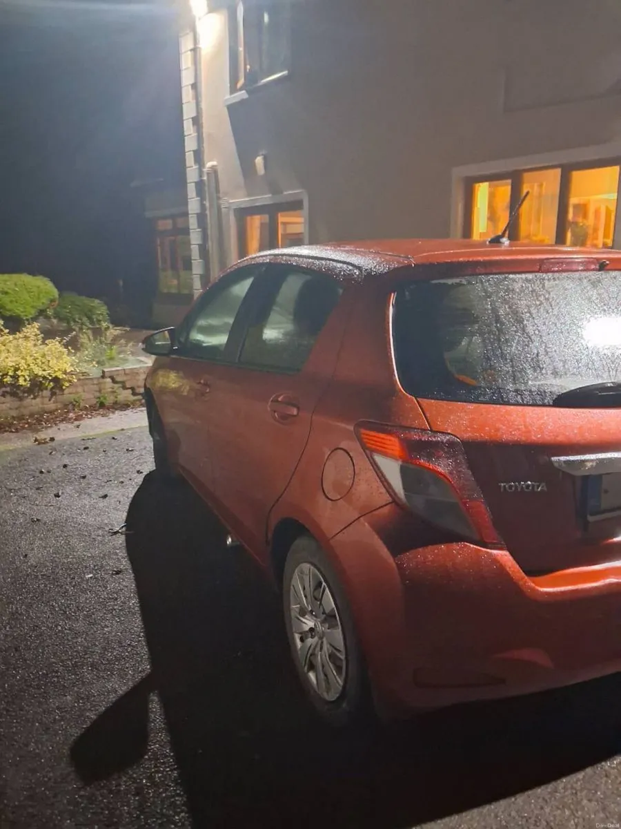 2012 Toyota yaris - Image 4