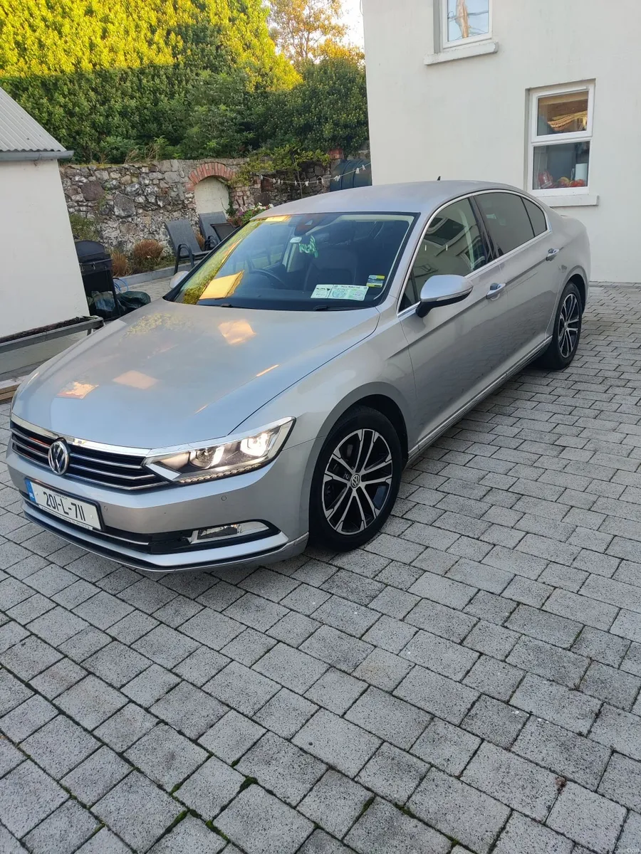 2020 Volkswagen Passat Highline - Image 1
