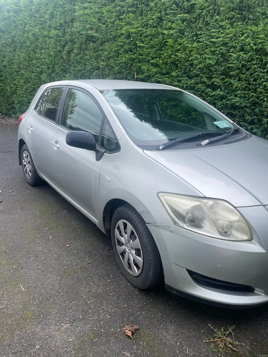 Toyota Auris 2007 Silver - Image 2