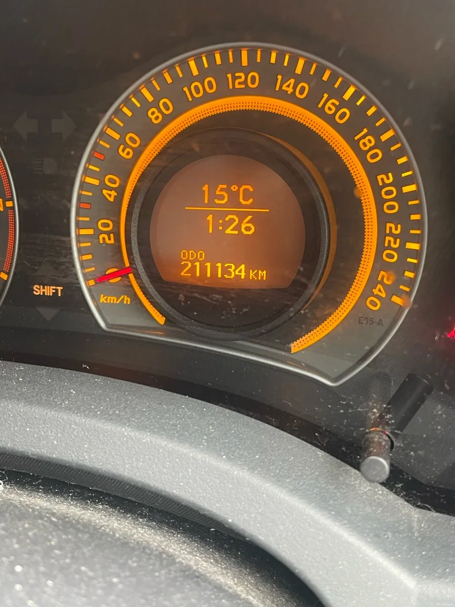 Toyota Auris 2007 Silver - Image 4