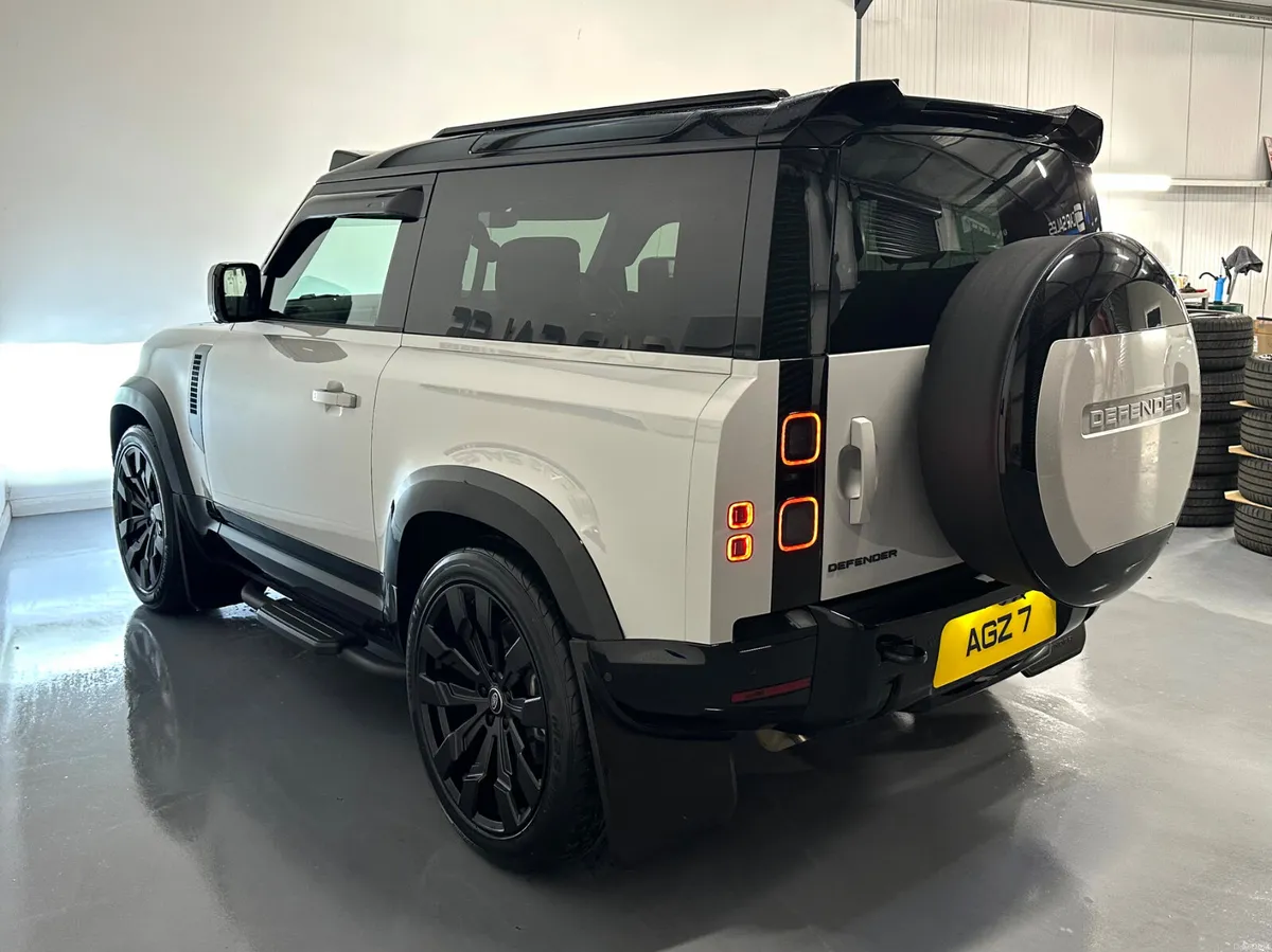 2026 Land Rover Defender 90 D350 X-Dynamic HSE - Image 5