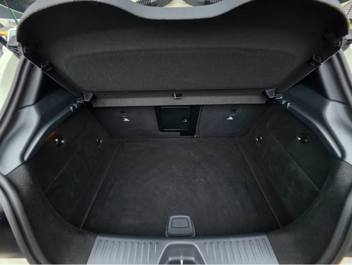 Mercedes-Benz A-Class A180 HALF LEATHER ELECTRIC H - Image 6