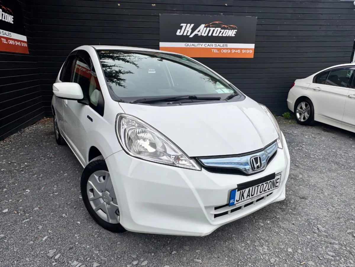 Honda Fit 1.3 HYBRID 5DR AUTO - Image 1