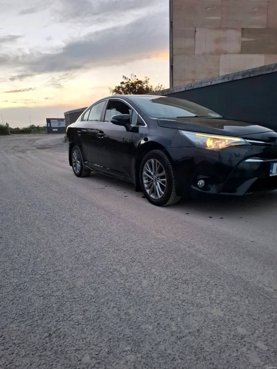 Toyota avensis 2016 diesel - Image 1