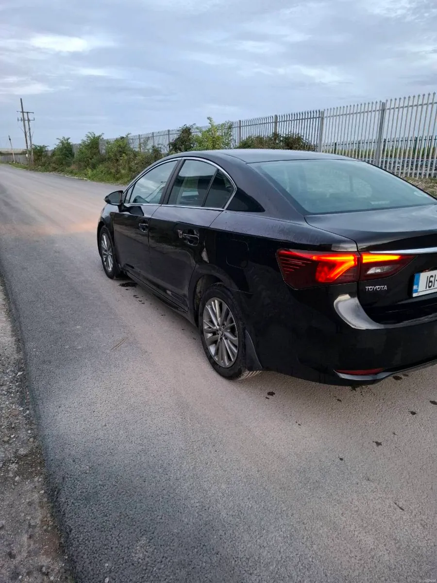 Toyota avensis 2016 diesel - Image 3