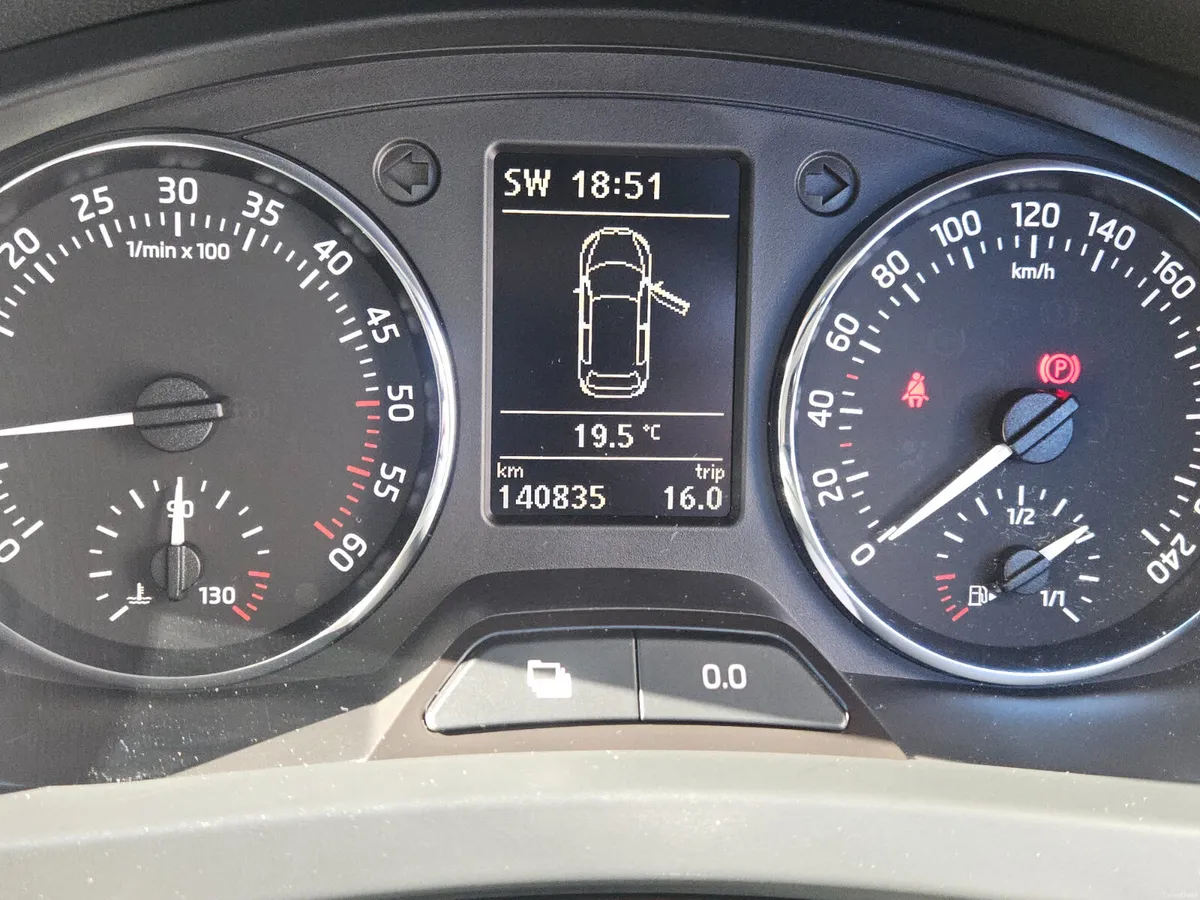 Skoda Rapid 1.6 diesel low mileage - Image 5
