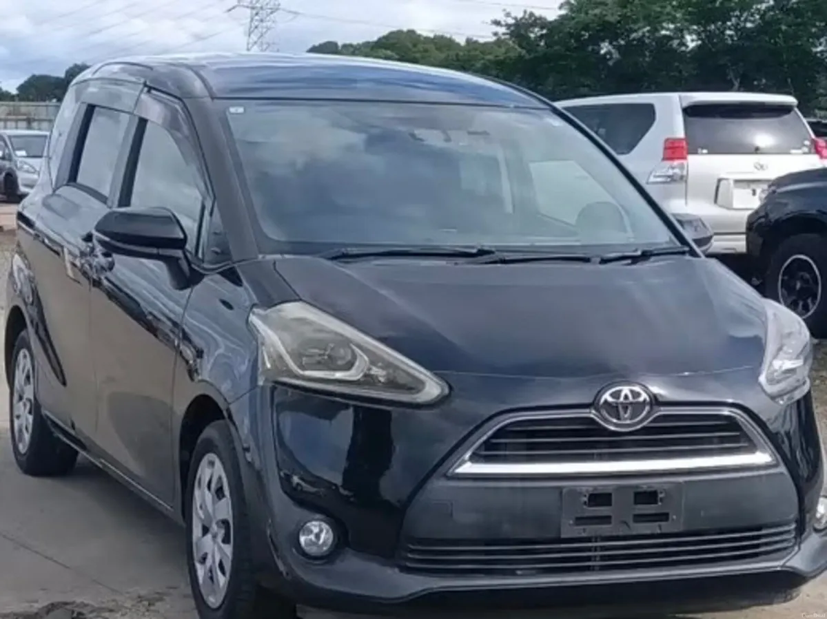 Toyota sienta 2018 low millage - Image 2