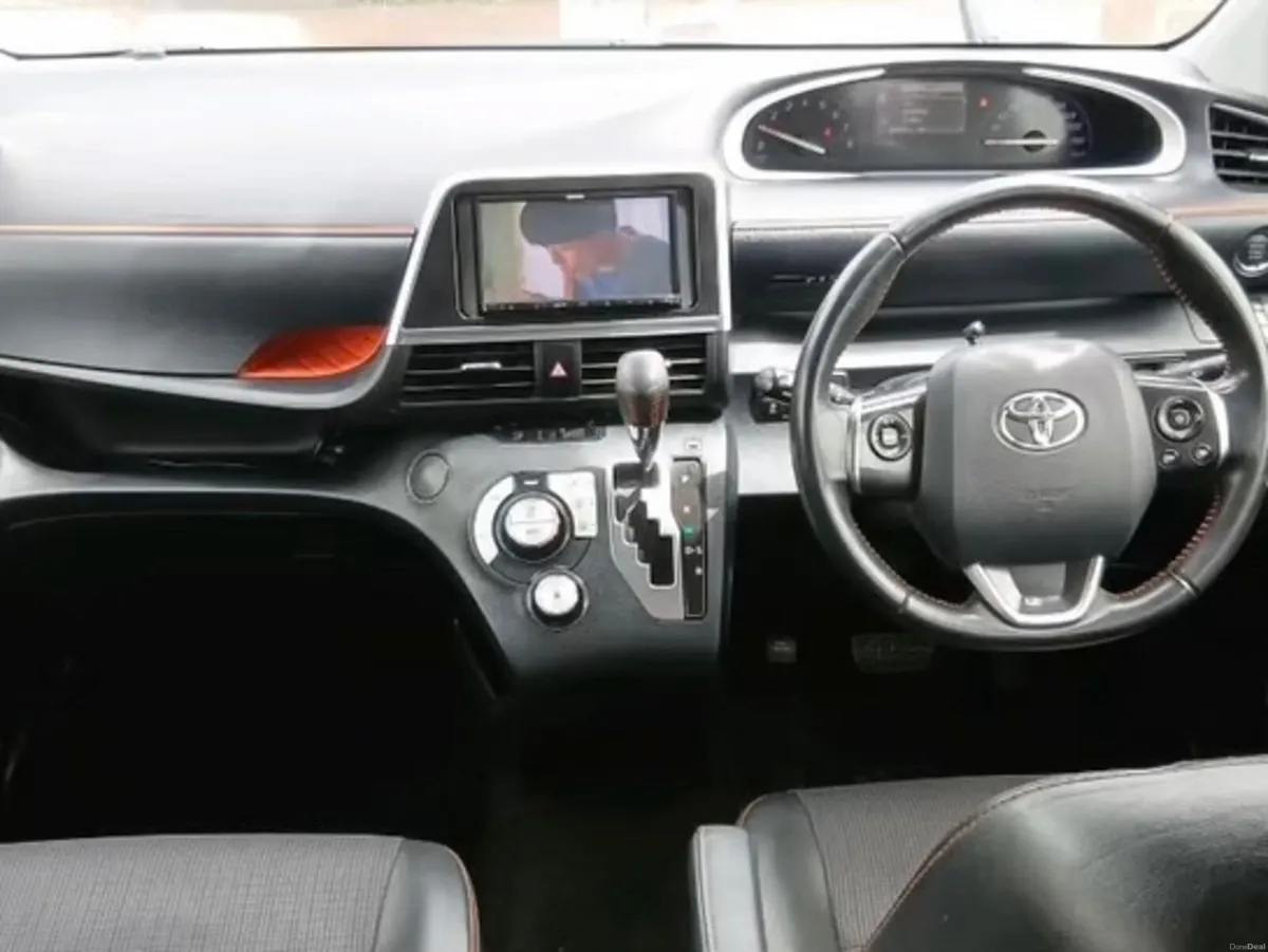 Toyota sienta 2018 low millage - Image 4