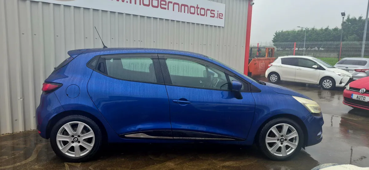 Renault Clio automatic 1.2petrol expression low km - Image 5