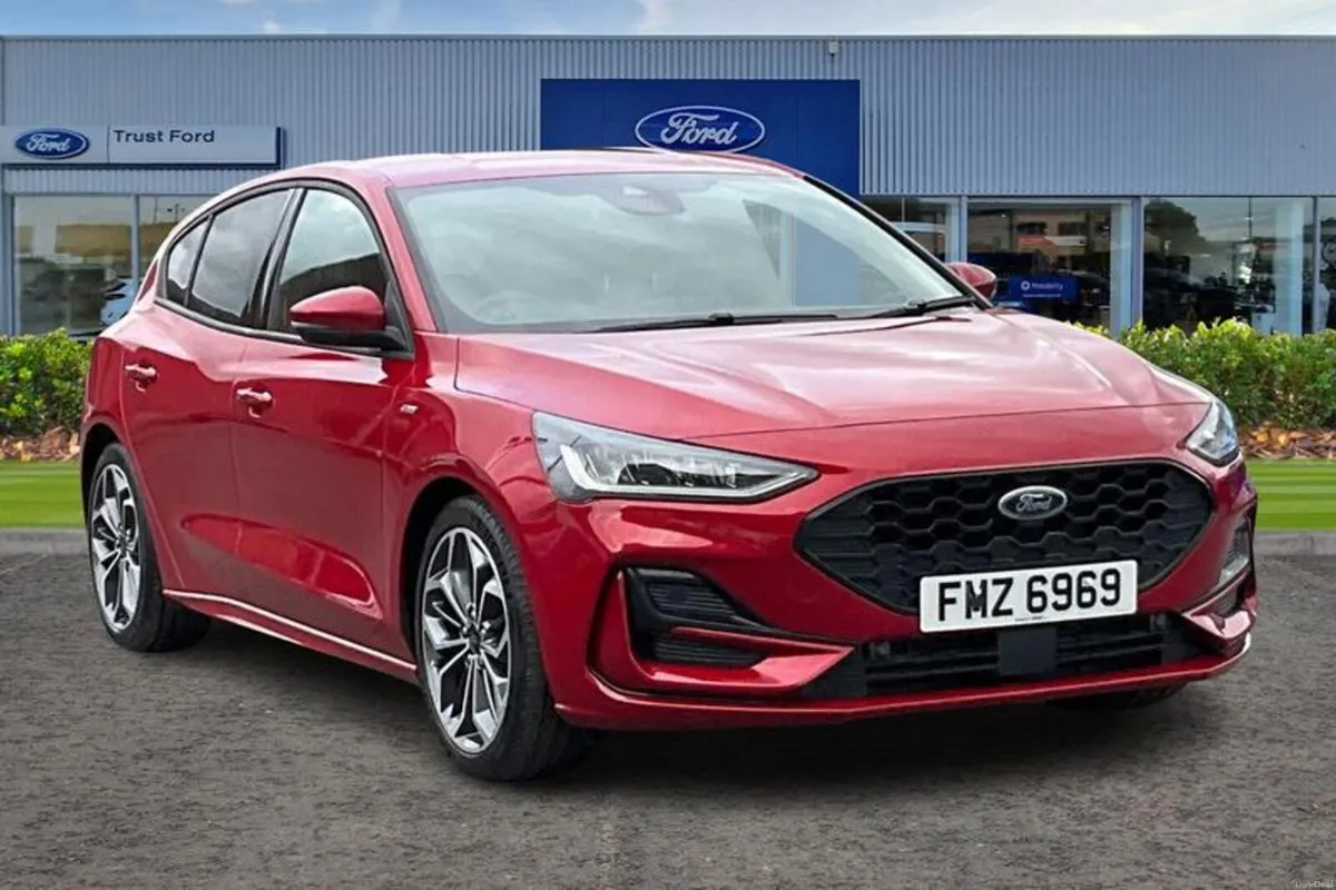 Ford Focus 1.0 EcoBoost Hybrid mHEV ST-Line X 5dr - Image 1