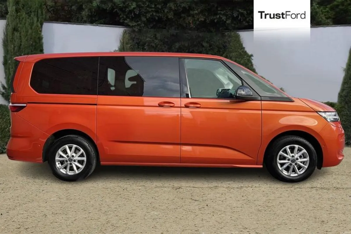 Volkswagen Multivan 2.0 TDI Life 5dr LWB DSG - Image 3
