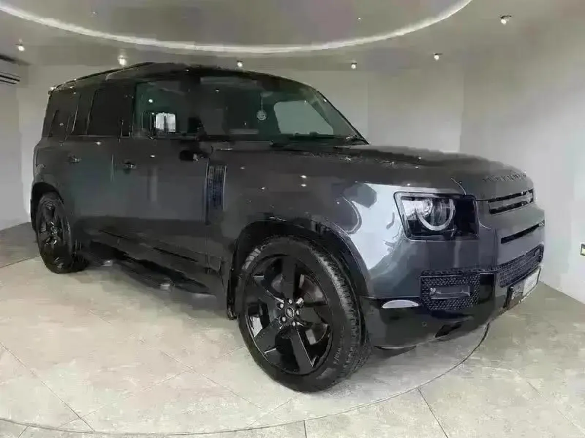 Land Rover Defender 3.0 D250 X-Dynamic HSE 110 5dr - Image 1