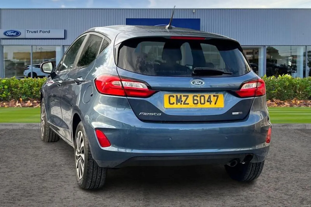 Ford Fiesta 1.0 EcoBoost Hybrid mHEV 125 Titanium - Image 2