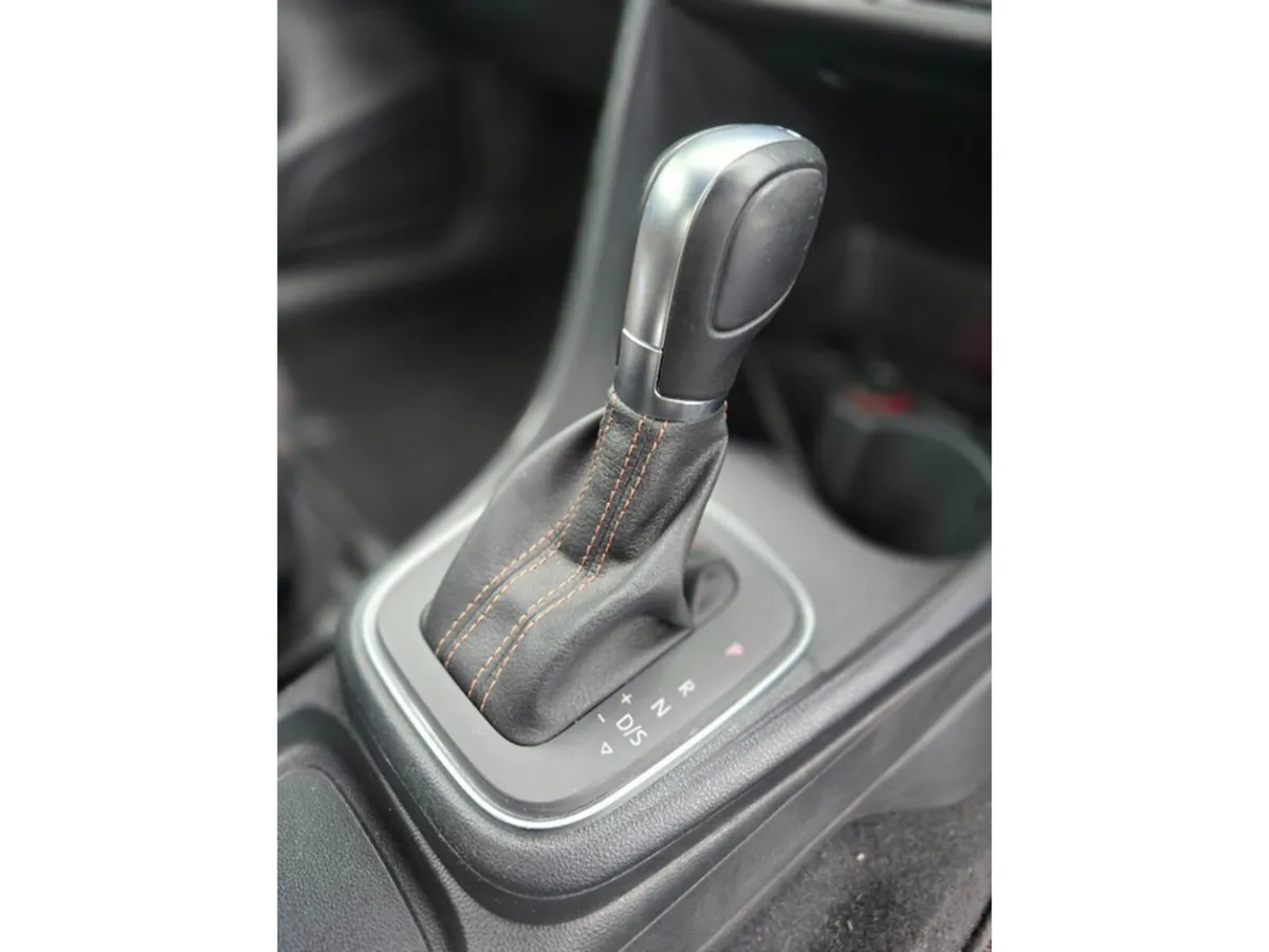 Volkswagen Polo ORIGINAL 1.2 TSI AUTO - Image 3