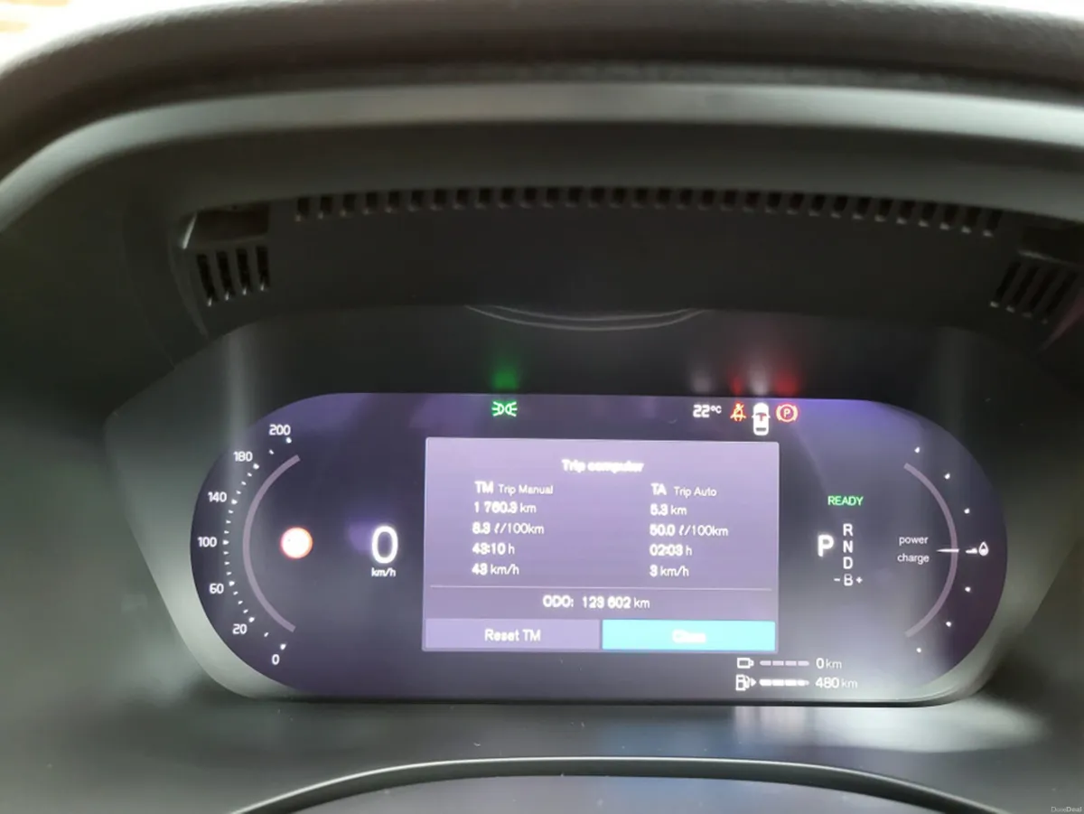 Volvo XC60 T6 PHEV PLUS DARK AWD 5DR AUTO - Image 4