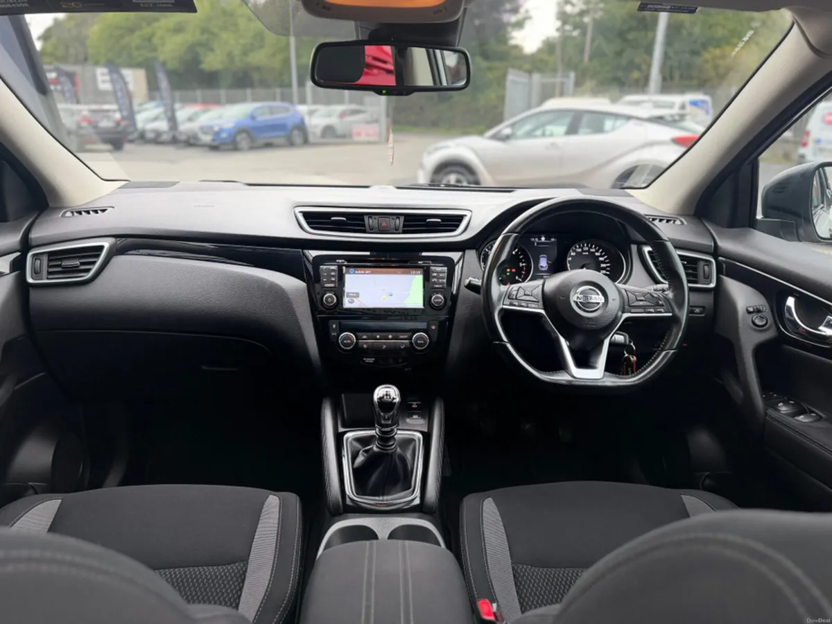 Nissan Qashqai 1.5 DSL SV 5DR - PANROOF - Image 3