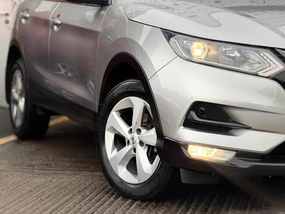 Nissan Qashqai 1.5 DSL SV 5DR - PANROOF - Image 5