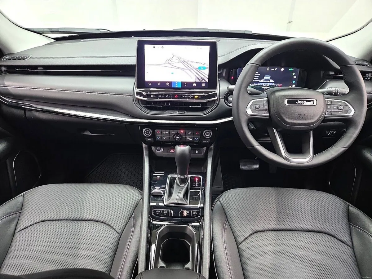 Jeep Compass SUMMIT PHEV AUTO - Image 3
