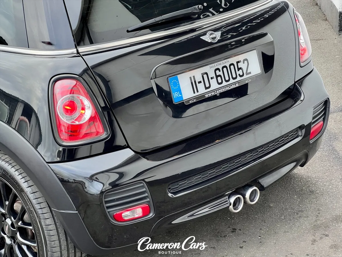 MINI COOPER S JCW ARMANI BLACK ICON - Image 4