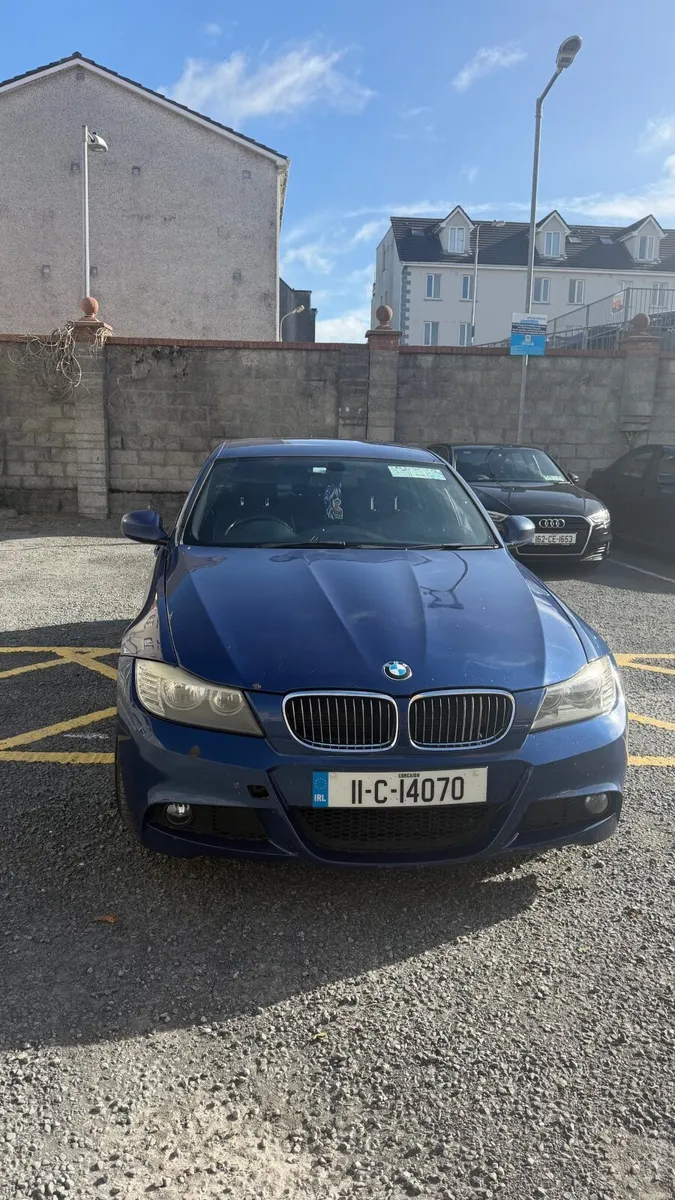 BMW 3-Series 2011 - Image 2