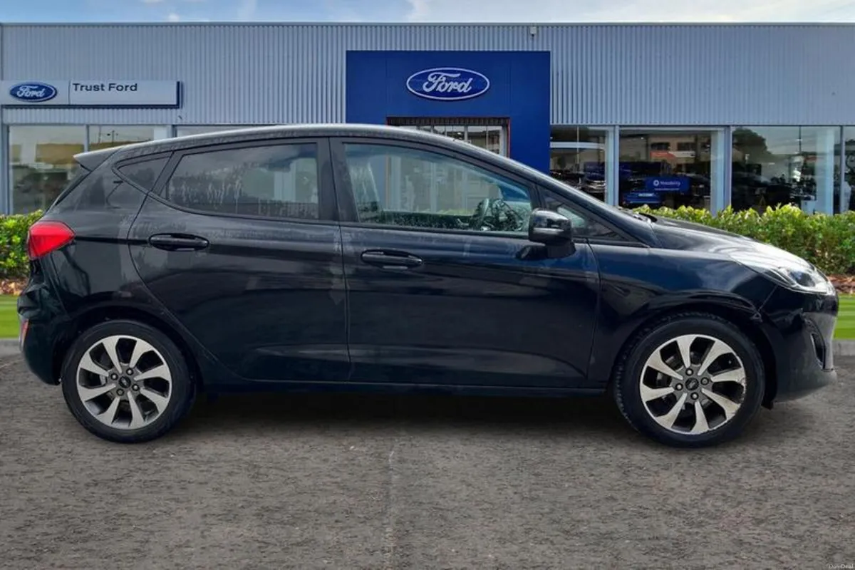 Ford Fiesta 1.1 Trend Navigation 5dr - Image 3