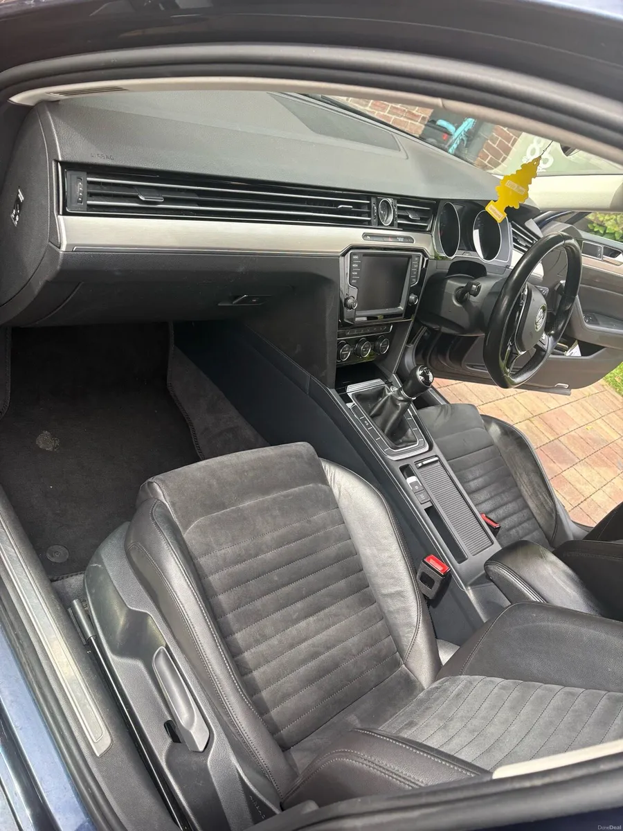 Volkswagen Passat - Image 5