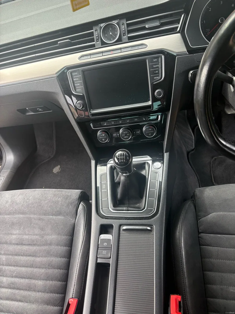 Volkswagen Passat - Image 6