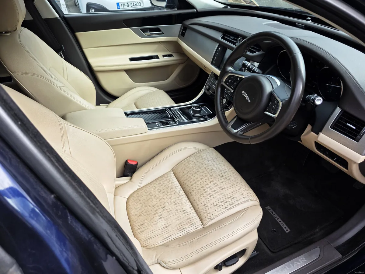 Jaguar XF Sportbrake 2.0D 180 Auto Prestige - Image 3