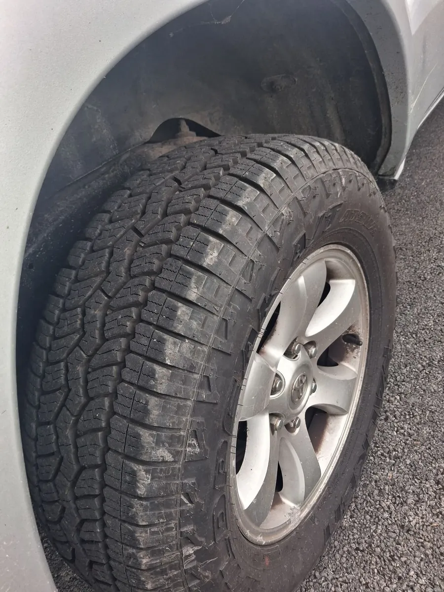 Toyota Land Cruiser 2004 - Image 2