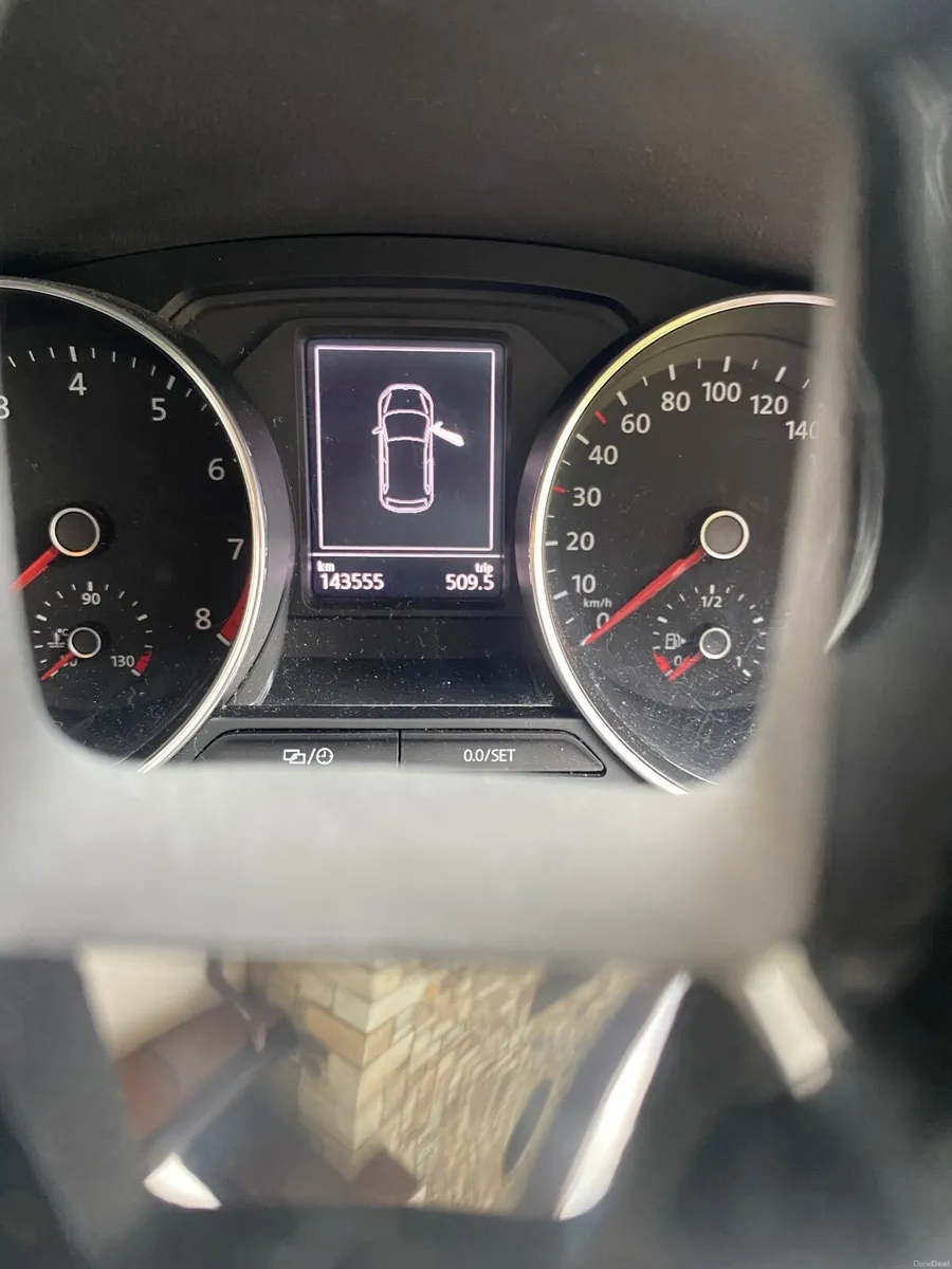 Volkswagen Polo 2015 - Image 2