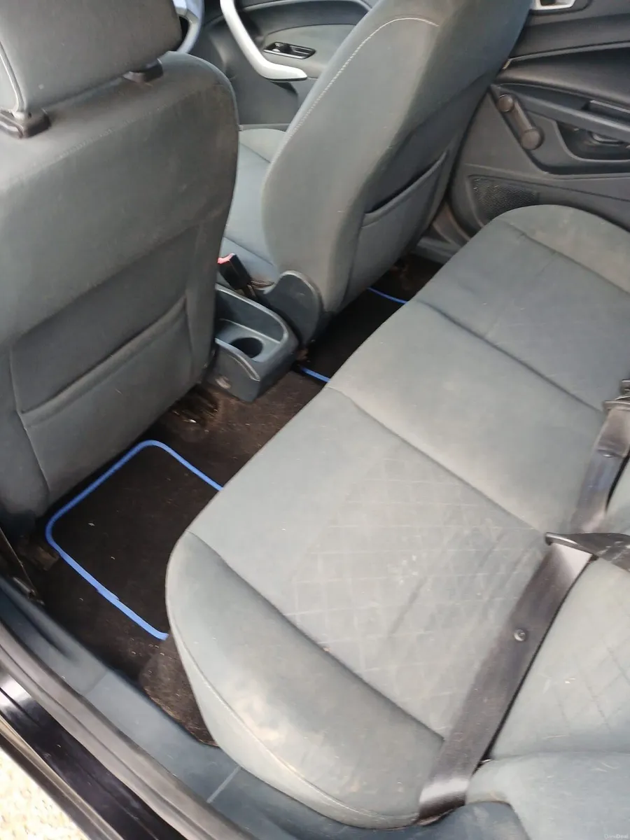 2011 ford fiesta - Image 5