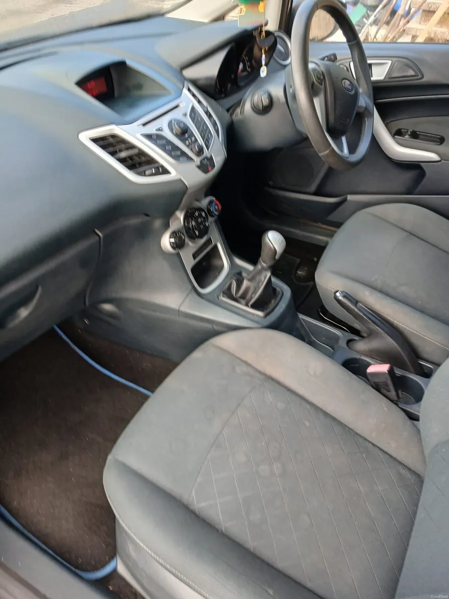 2011 ford fiesta - Image 4