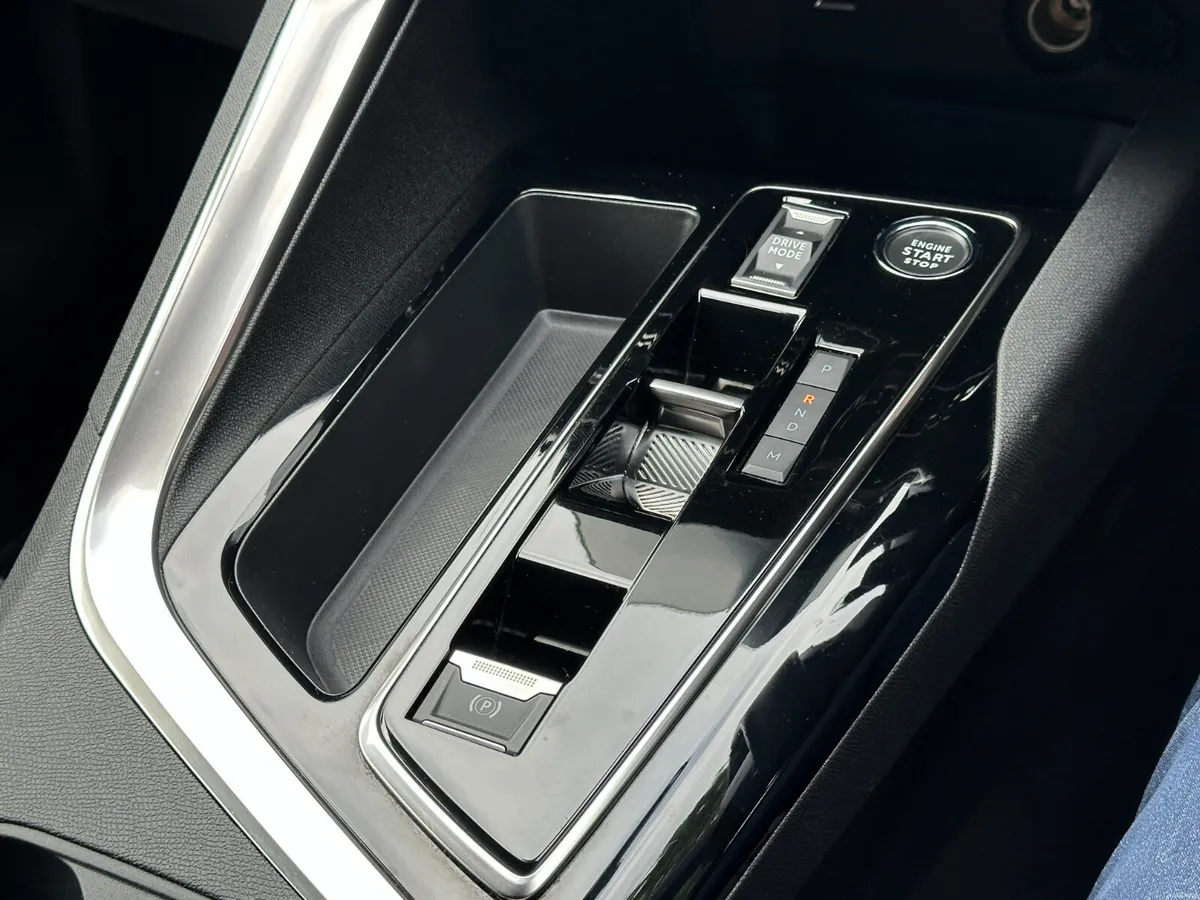 Peugeot 3008 1.2 Hybrid 136bhp E-DCS6 GT - Image 4