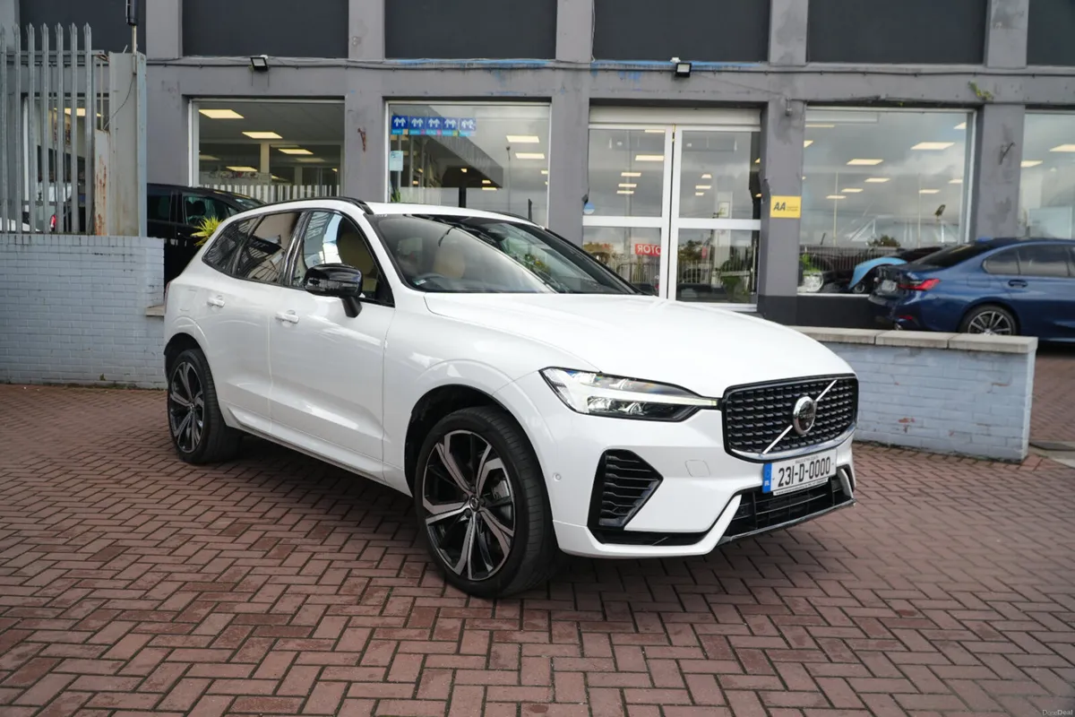 2023 VOLVO XC60 T6 AWD RECHARGE PLUG IN HYBRID - Image 1