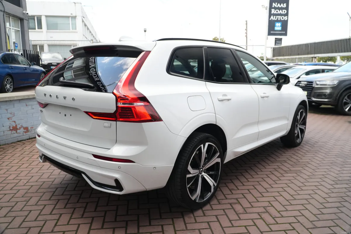 2023 VOLVO XC60 T6 AWD RECHARGE PLUG IN HYBRID - Image 4