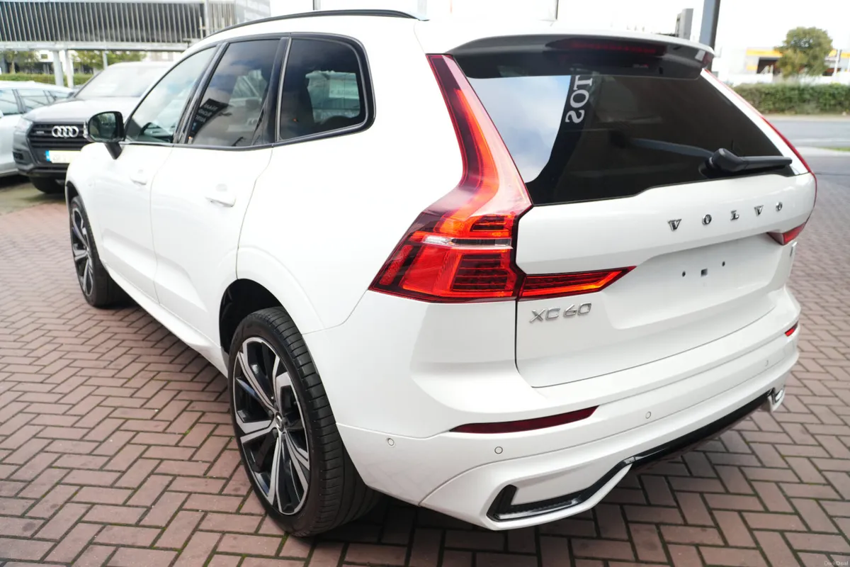 2023 VOLVO XC60 T6 AWD RECHARGE PLUG IN HYBRID - Image 6