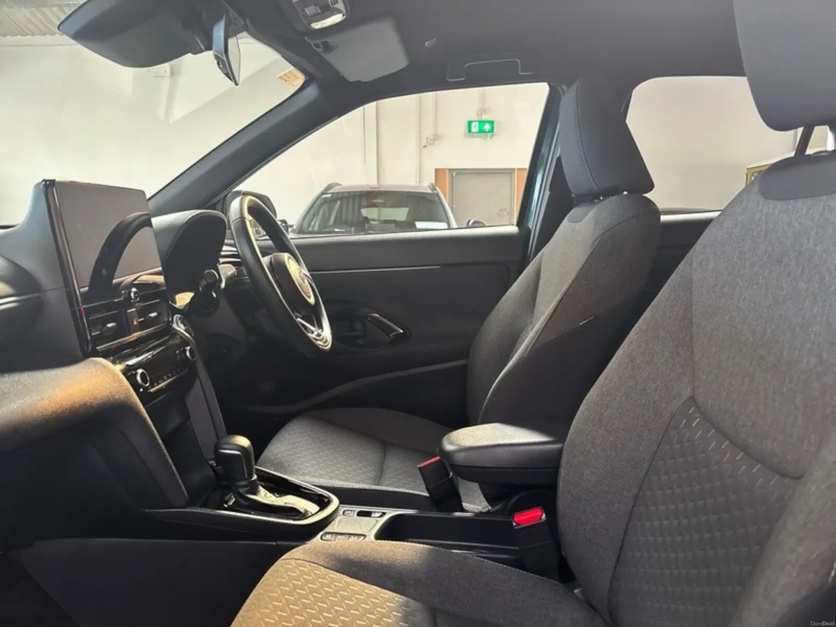 Toyota Yaris Cross LUNA SPORT HYBRID AUTO - Image 6
