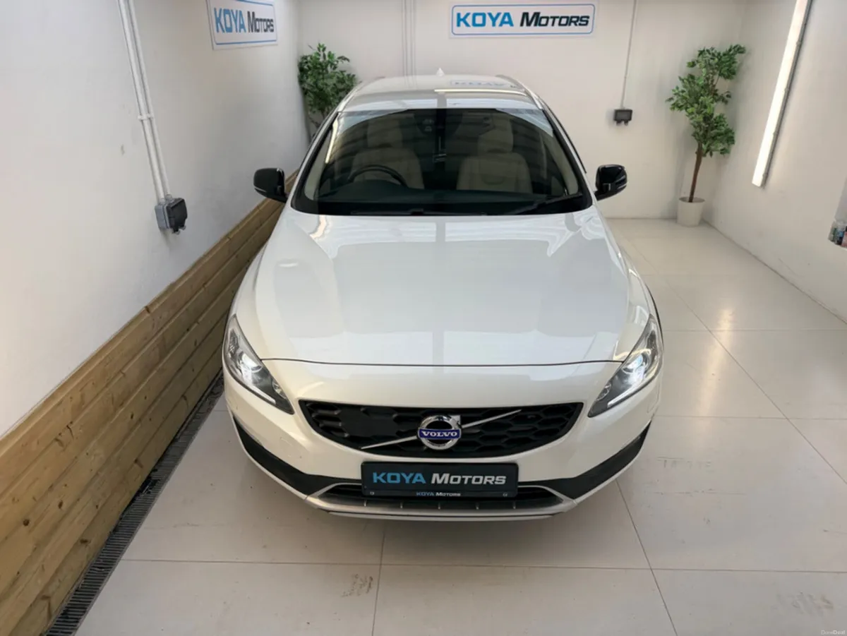 Volvo V60 2.0 D4 CROSS COUNTRY DIESEL 190 BHP AUTO - Image 6