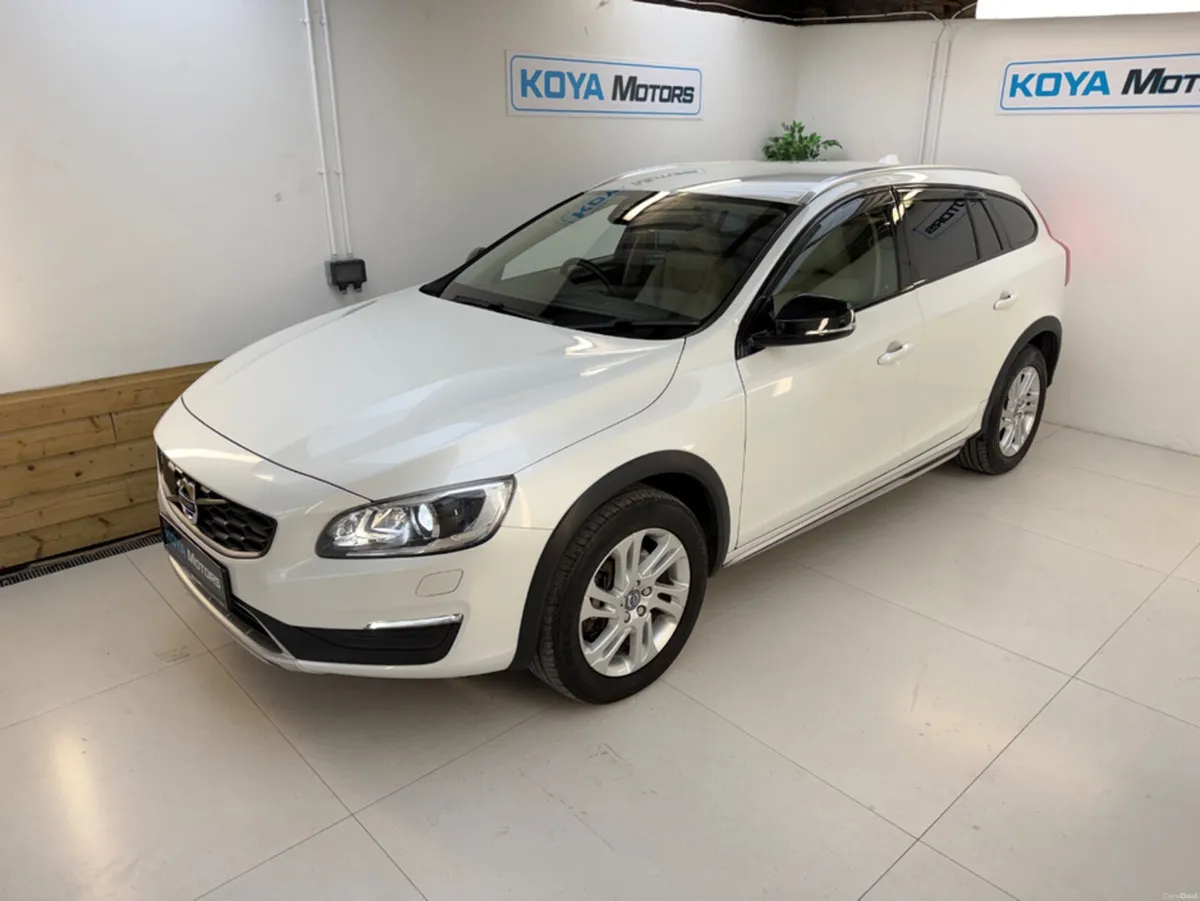 Volvo V60 2.0 D4 CROSS COUNTRY DIESEL 190 BHP AUTO - Image 2