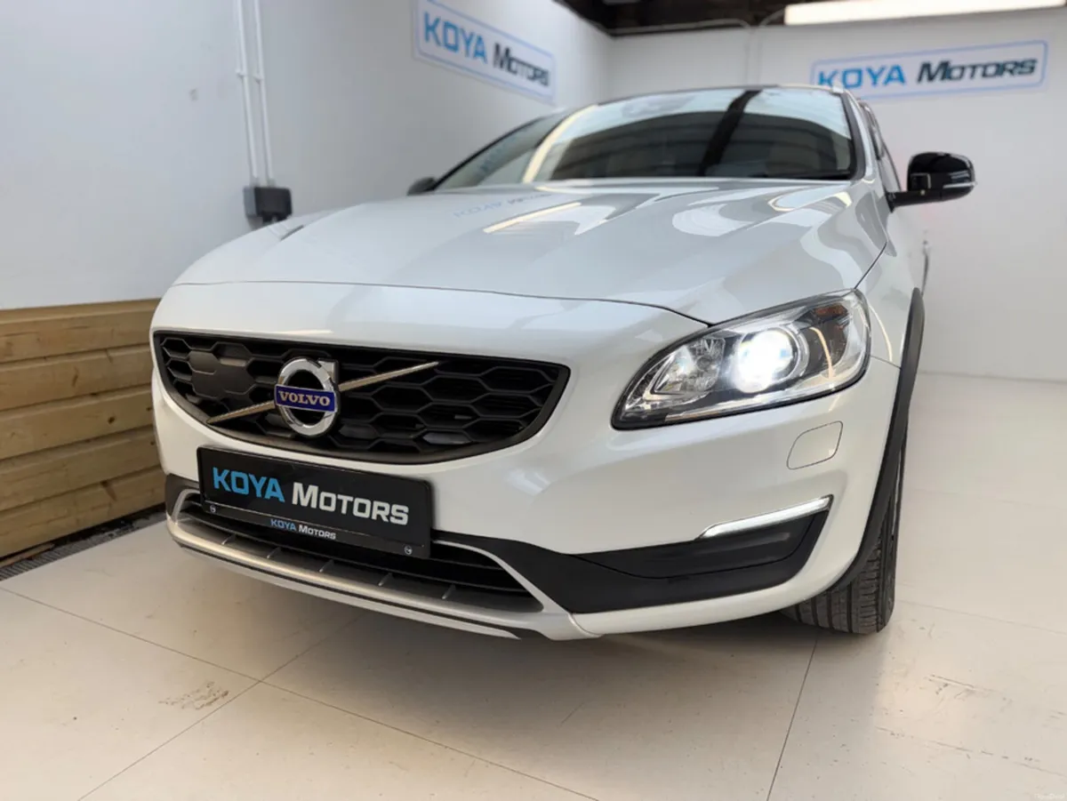 Volvo V60 2.0 D4 CROSS COUNTRY DIESEL 190 BHP AUTO - Image 4