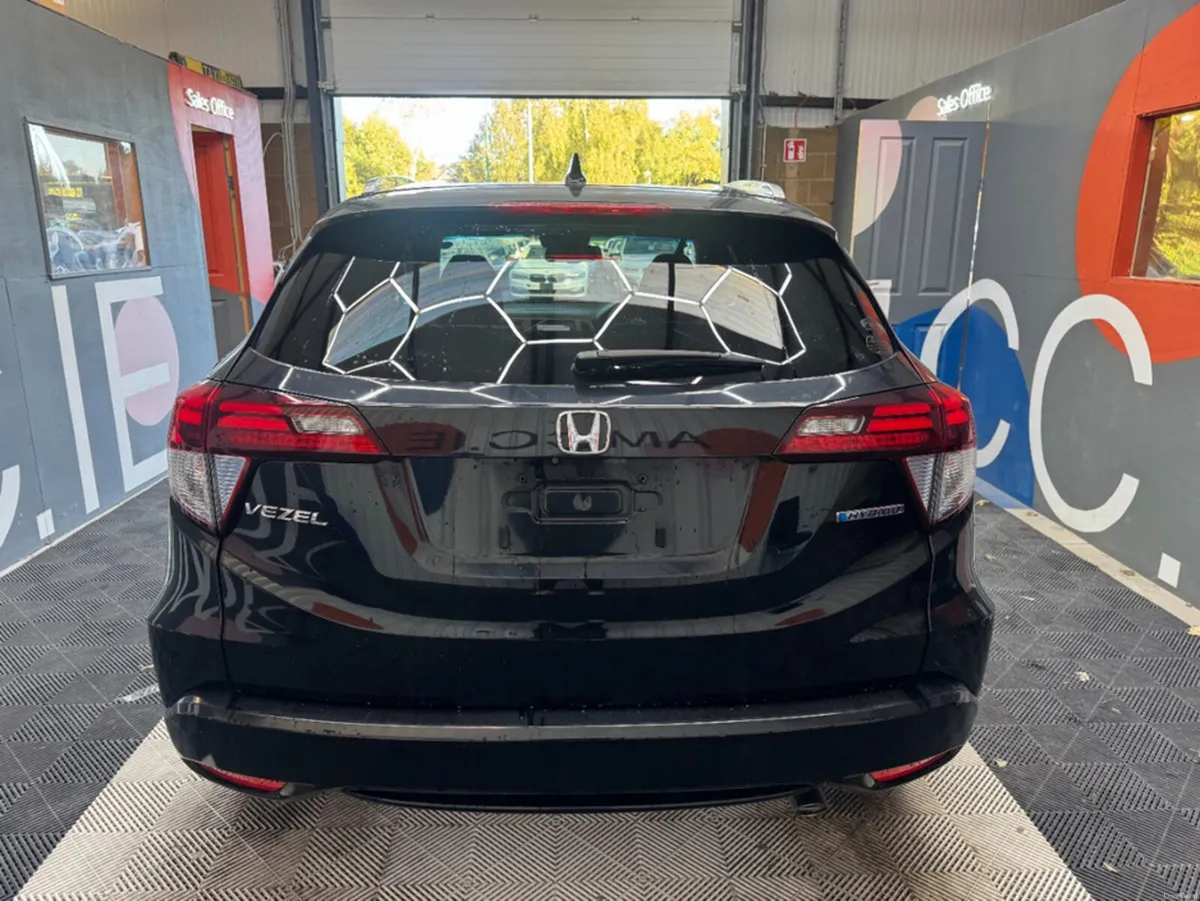 Honda Vezel 2017 HONDA VEZEL HYBRID Z SENSING AUTO - Image 4