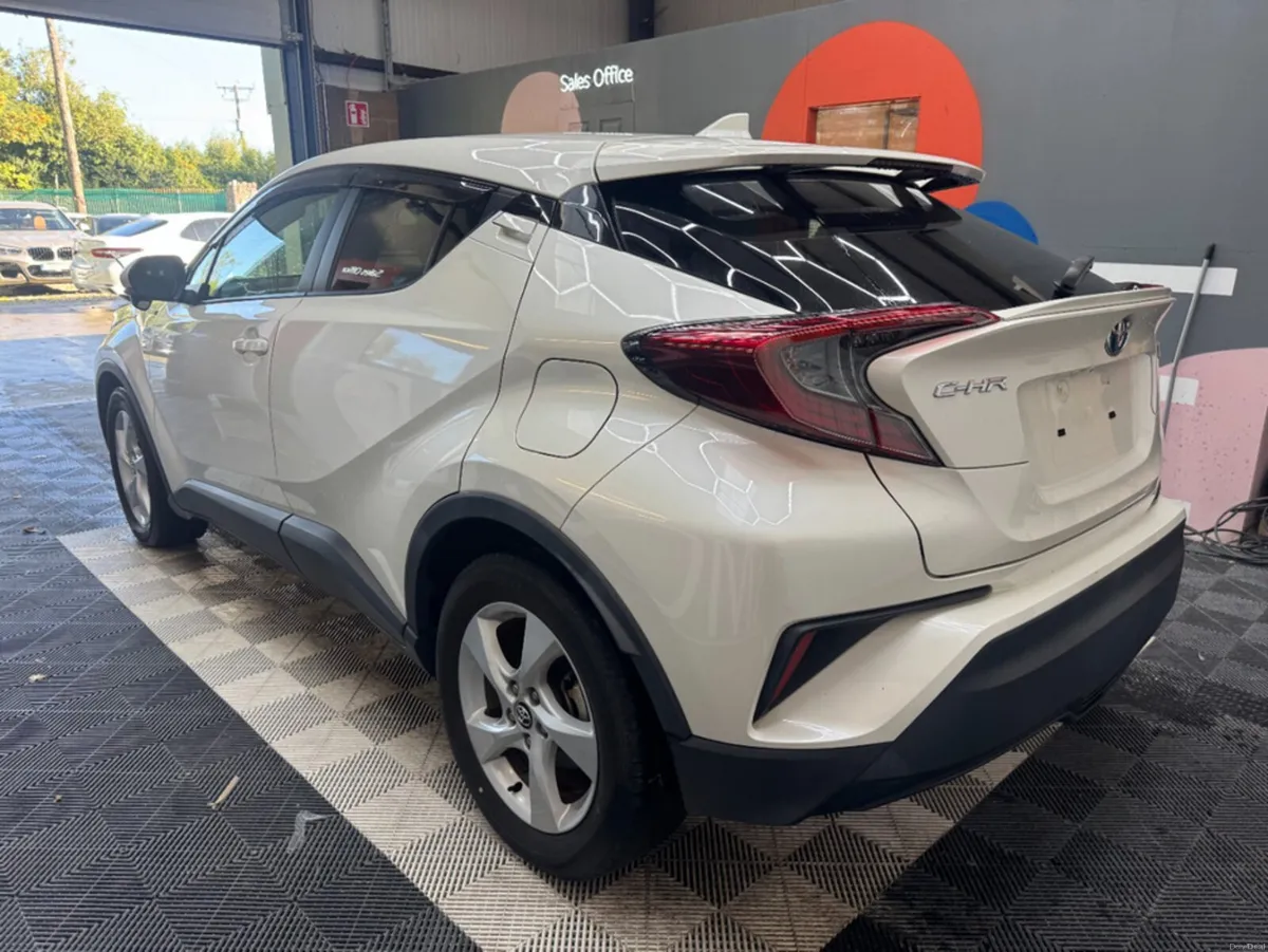 Toyota C-HR 2019 TOYOTA C-HR S LED PACKAGE HYBRID - Image 5