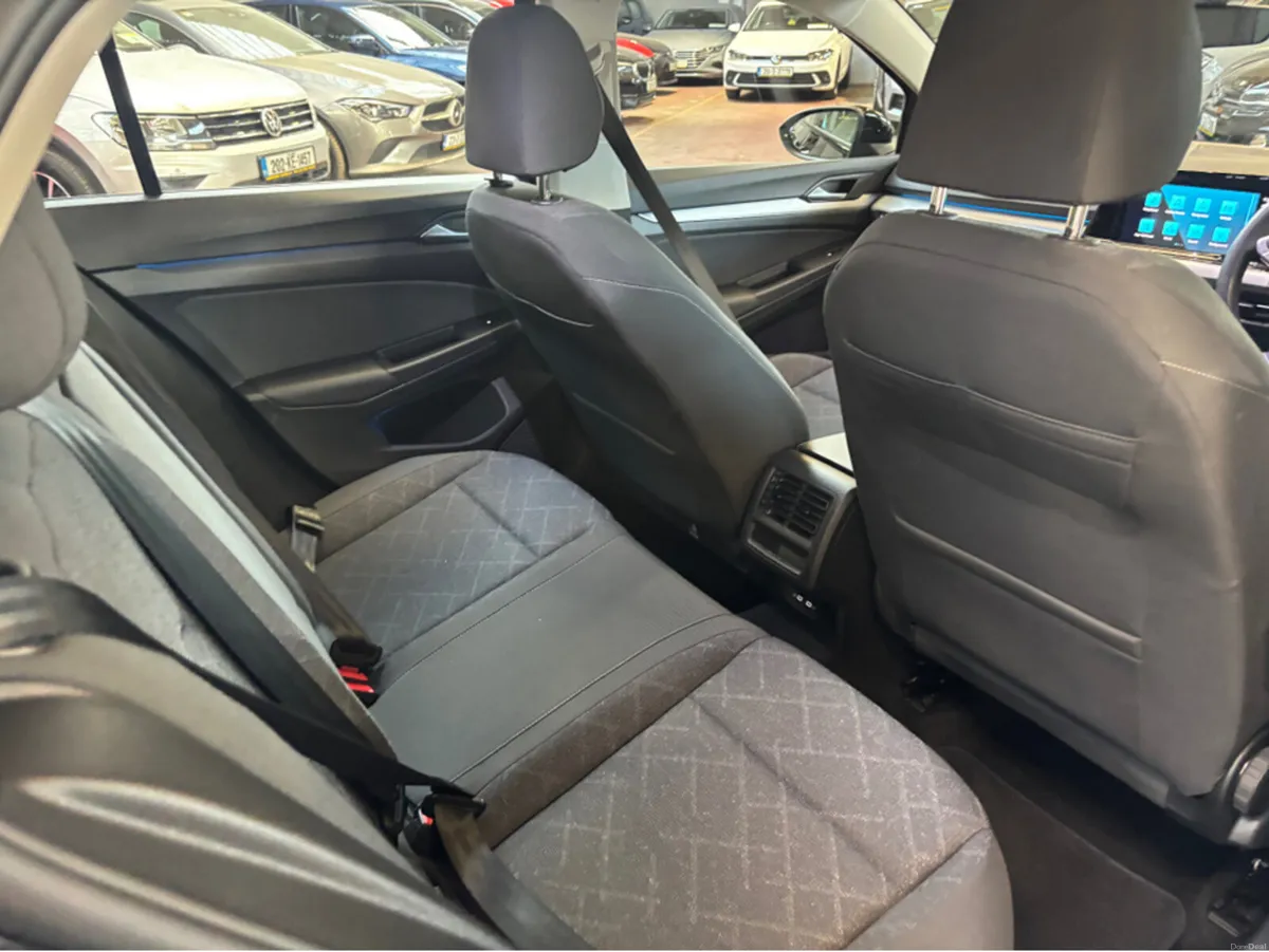 Volkswagen Golf 1.0 LIFE TSI MHE MHEV 110HP 5 - Image 4