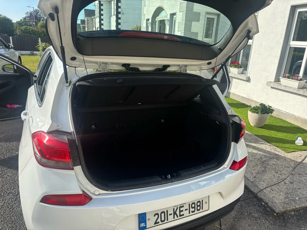 Hyundai i30 deluxe 1.0L turbo upgraded alloys - Image 3