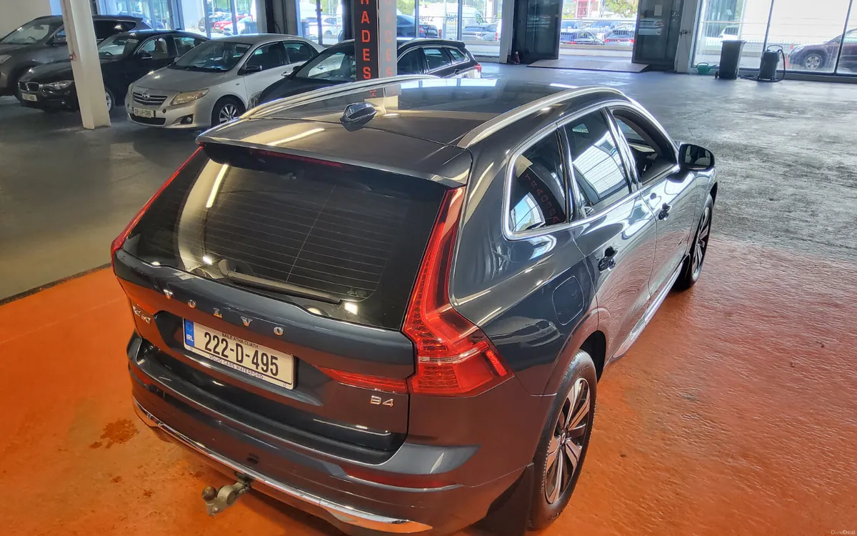 Volvo XC60 2022 - Image 2