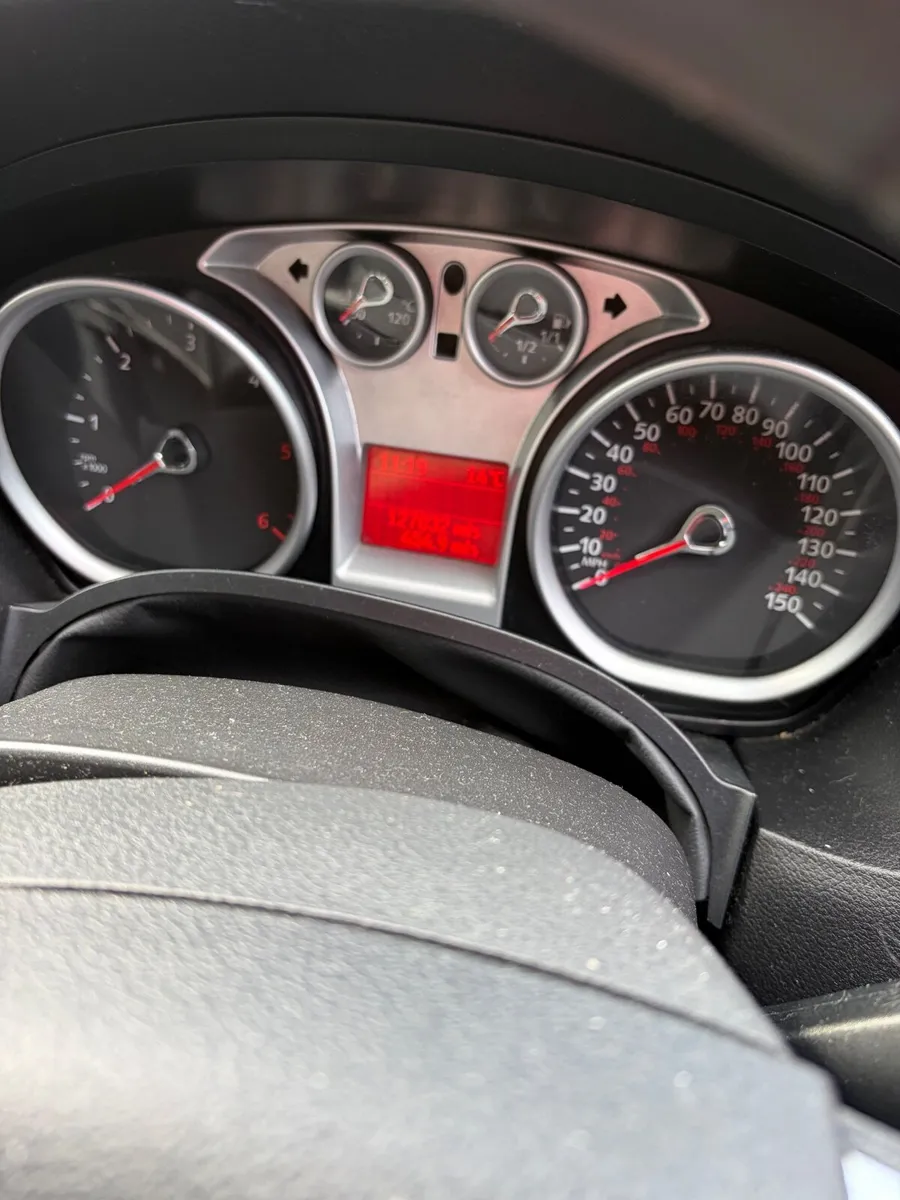 Ford Focus 2010 - Image 1