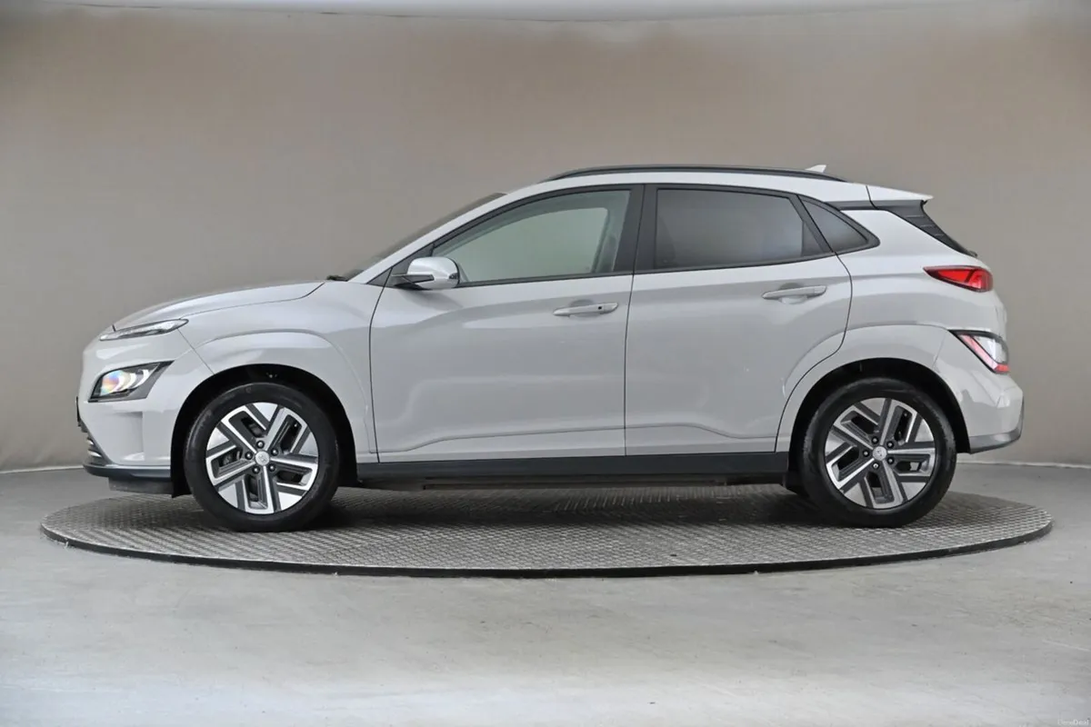 Hyundai KONA EV PREMIUM SE 64KWH - Image 5