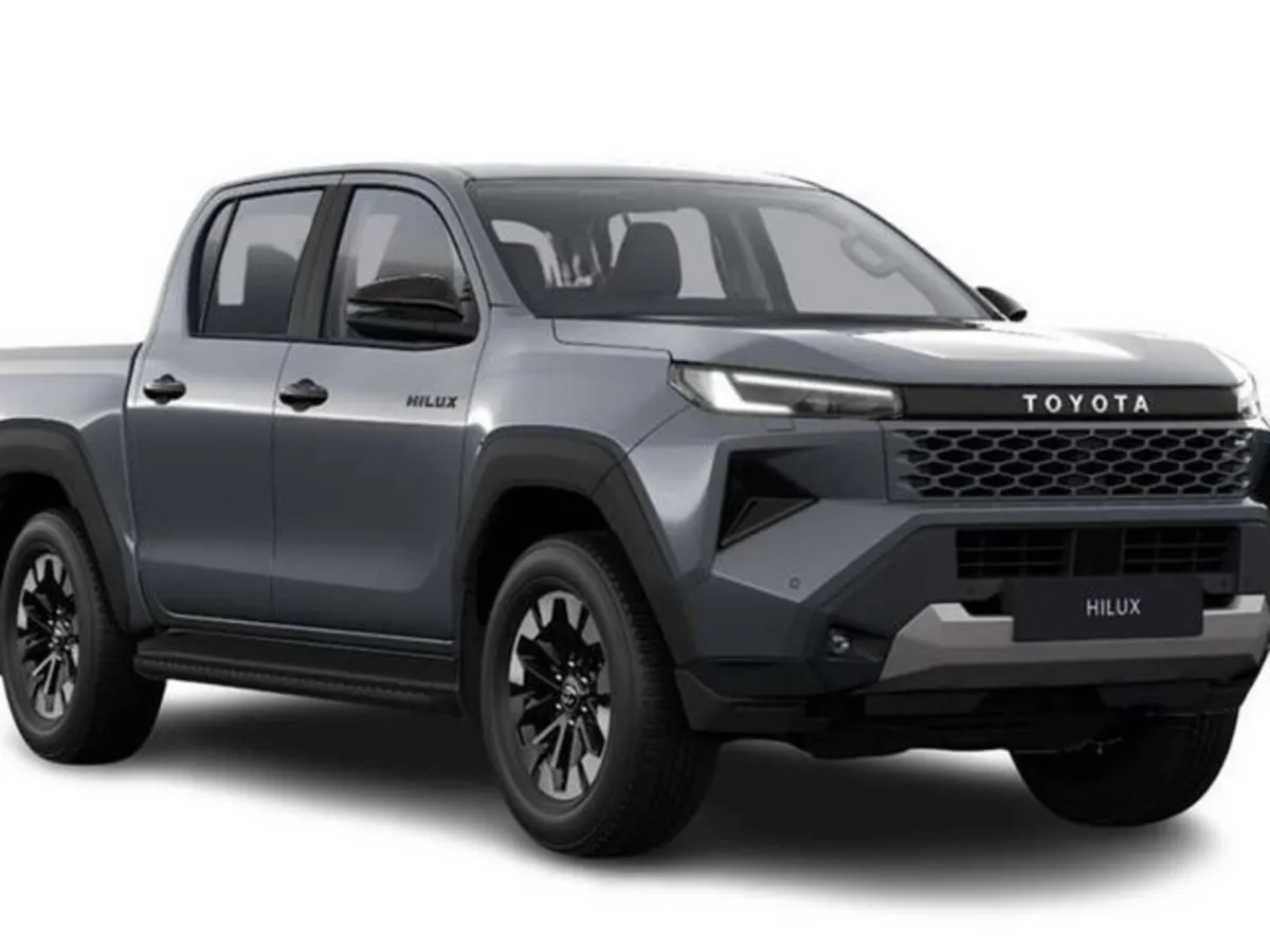 Toyota Hilux INVINCIBLE - Image 2