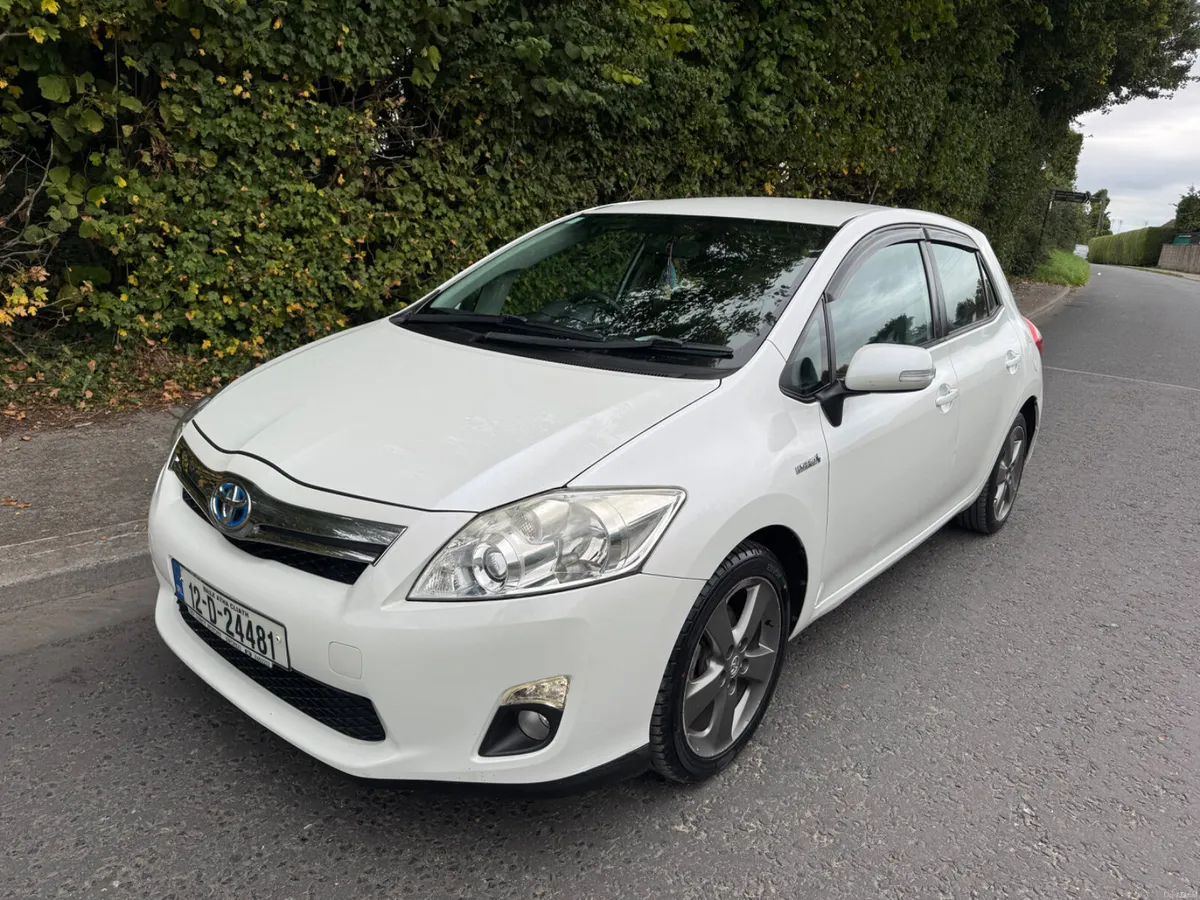 Toyota Auris hybrid low mileage - Image 3