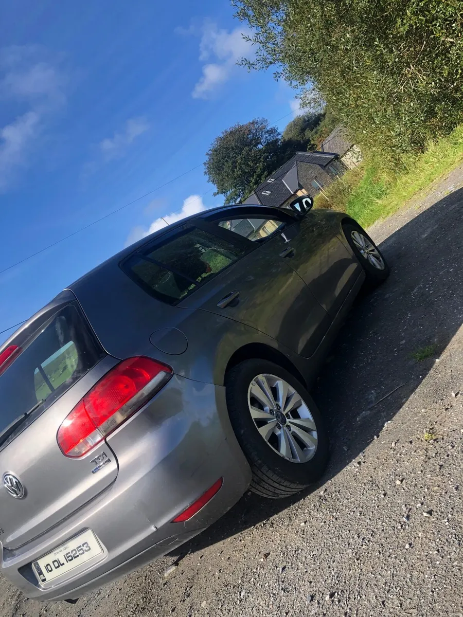 Volkswagen Golf 2010 - Image 2